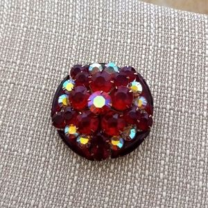 ❤💎Vintage Red & Borealis Faceted Stone Brooch. Gold Tone Setting  2-1/2" Round